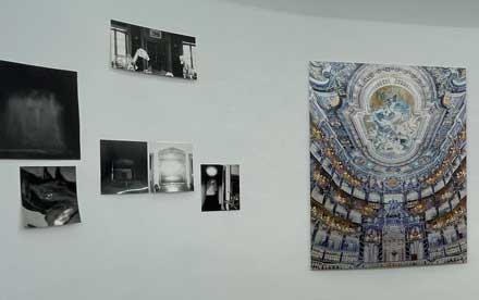 Ausstellungsansicht 'Subreal' mit Fotoarbeiten von Christa Näher und Dieter Rehm